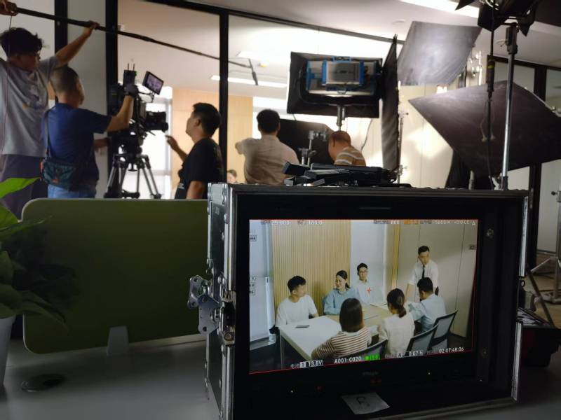 周至县TVC拍摄公司：科技产品视觉化大师，诠释未来感与功能美学